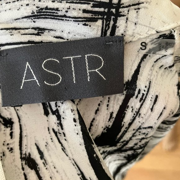 Astr Blouse, Size Small - Picture 6 of 7